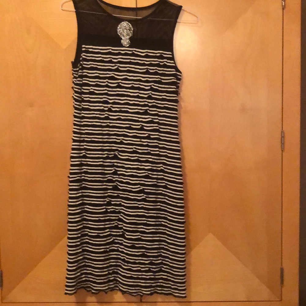 Sleeveless black & white dress